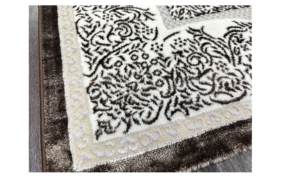 Q009A_BROWN FDY CREAM SHRINK